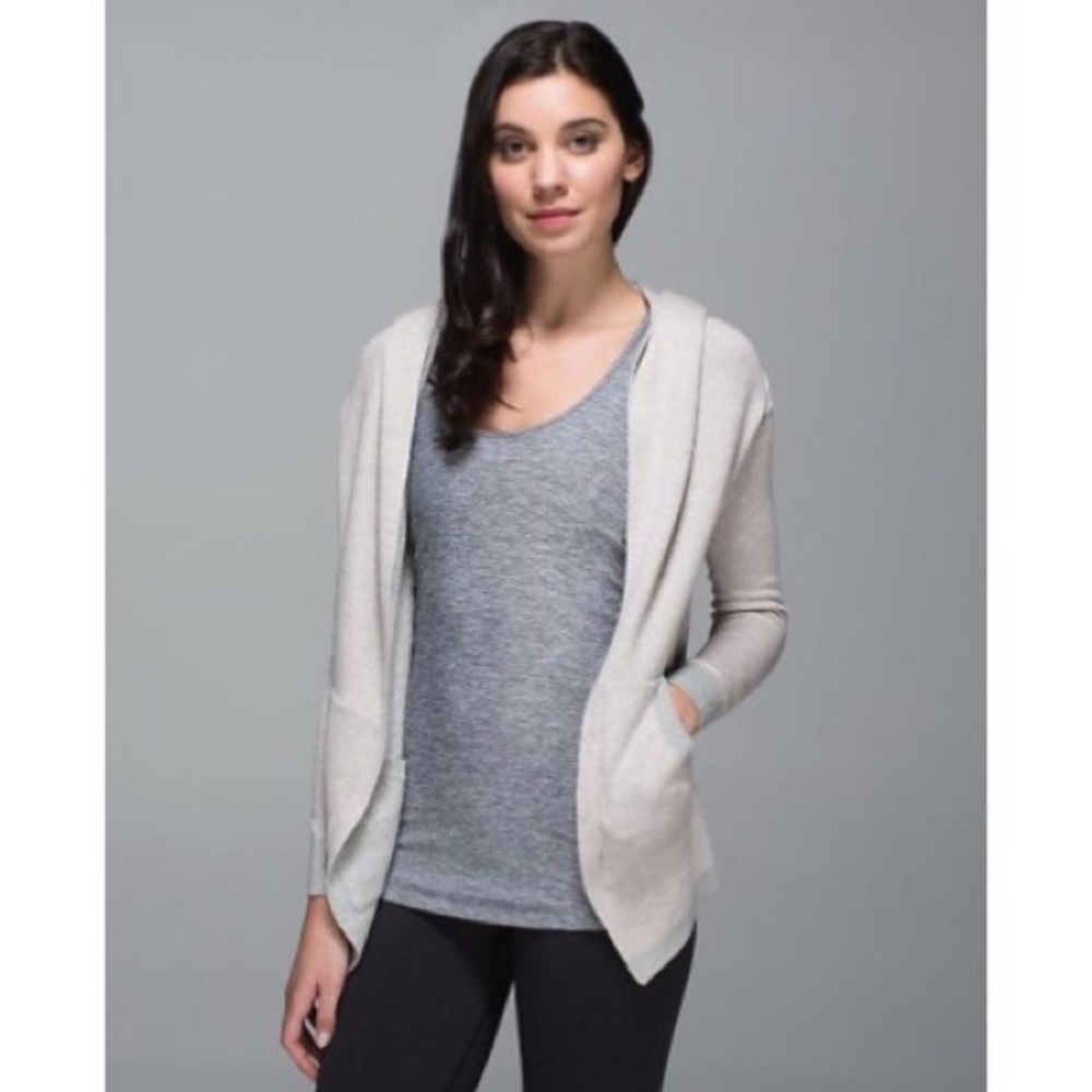 Lululemon Cabin Yogi Wrap size 4 reversible